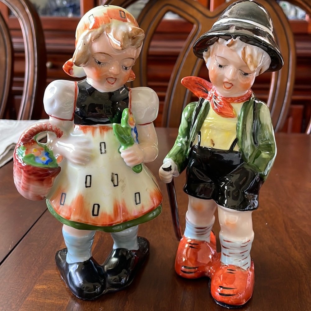 VTG Hummel like porcelain Boy & Girl figurine set made in Japan hand painted